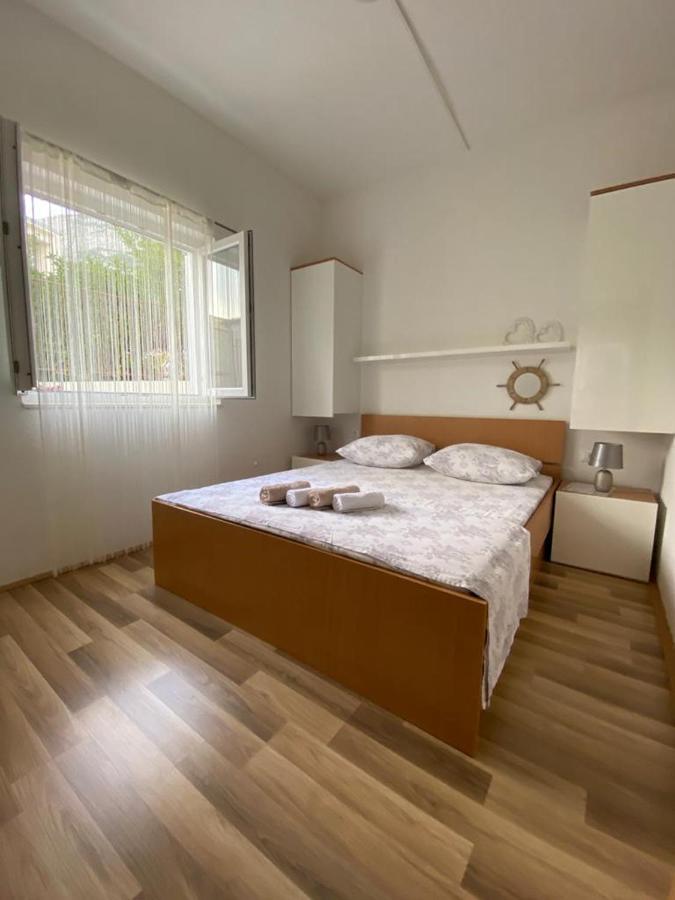 Apartmani Znaor Baska Voda Exterior photo