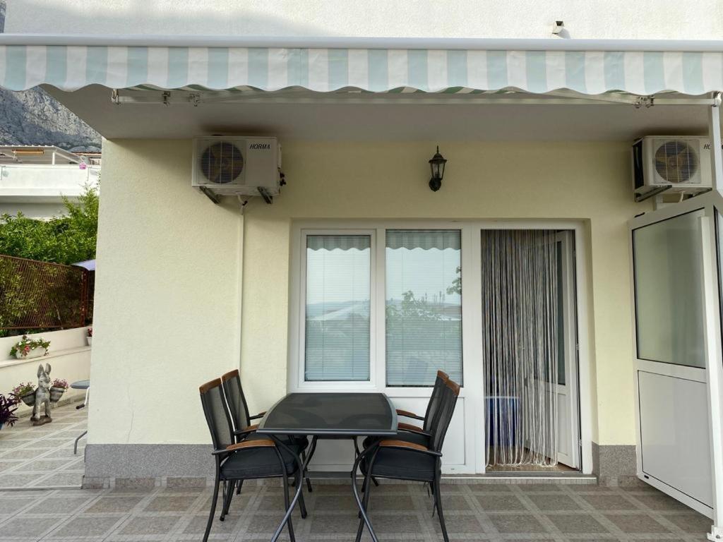 Apartmani Znaor Baska Voda Exterior photo