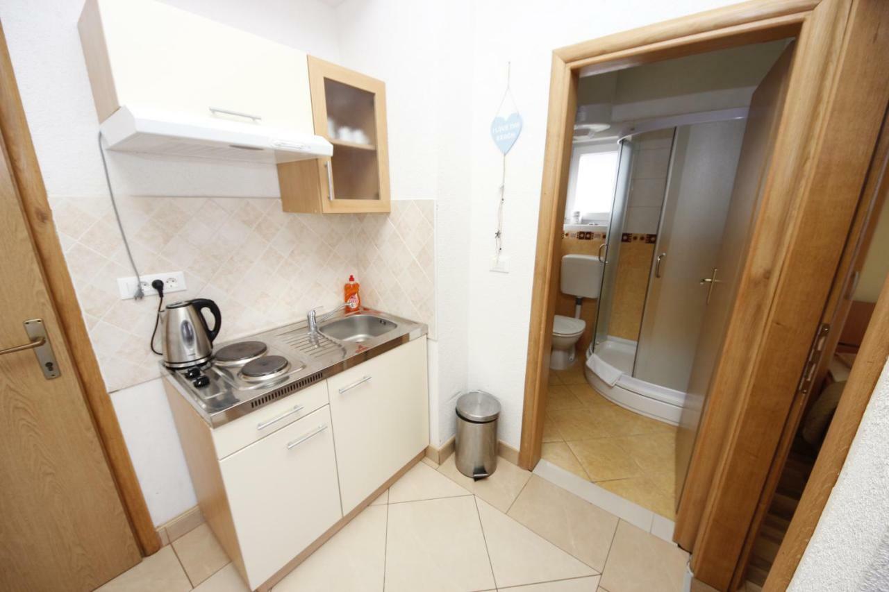 Apartmani Znaor Baska Voda Exterior photo