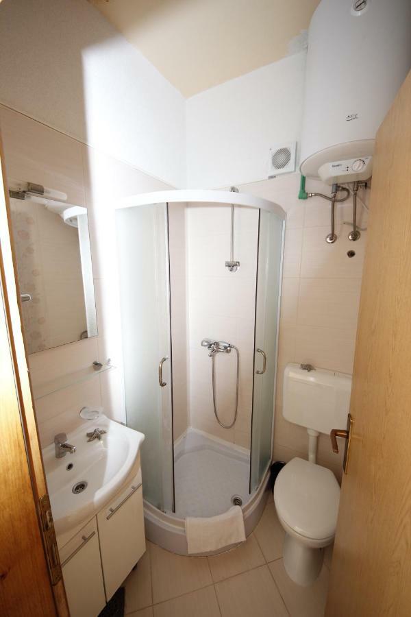 Apartmani Znaor Baska Voda Exterior photo
