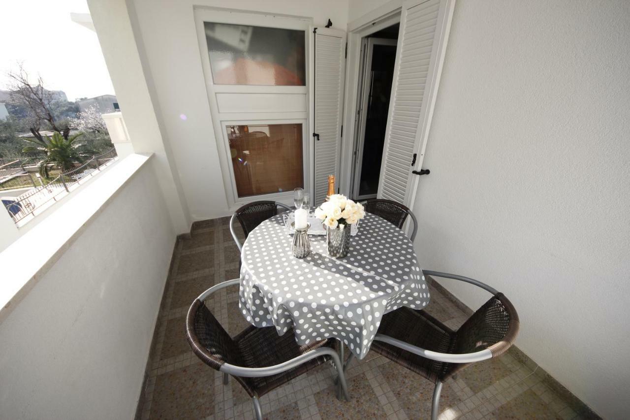 Apartmani Znaor Baska Voda Exterior photo