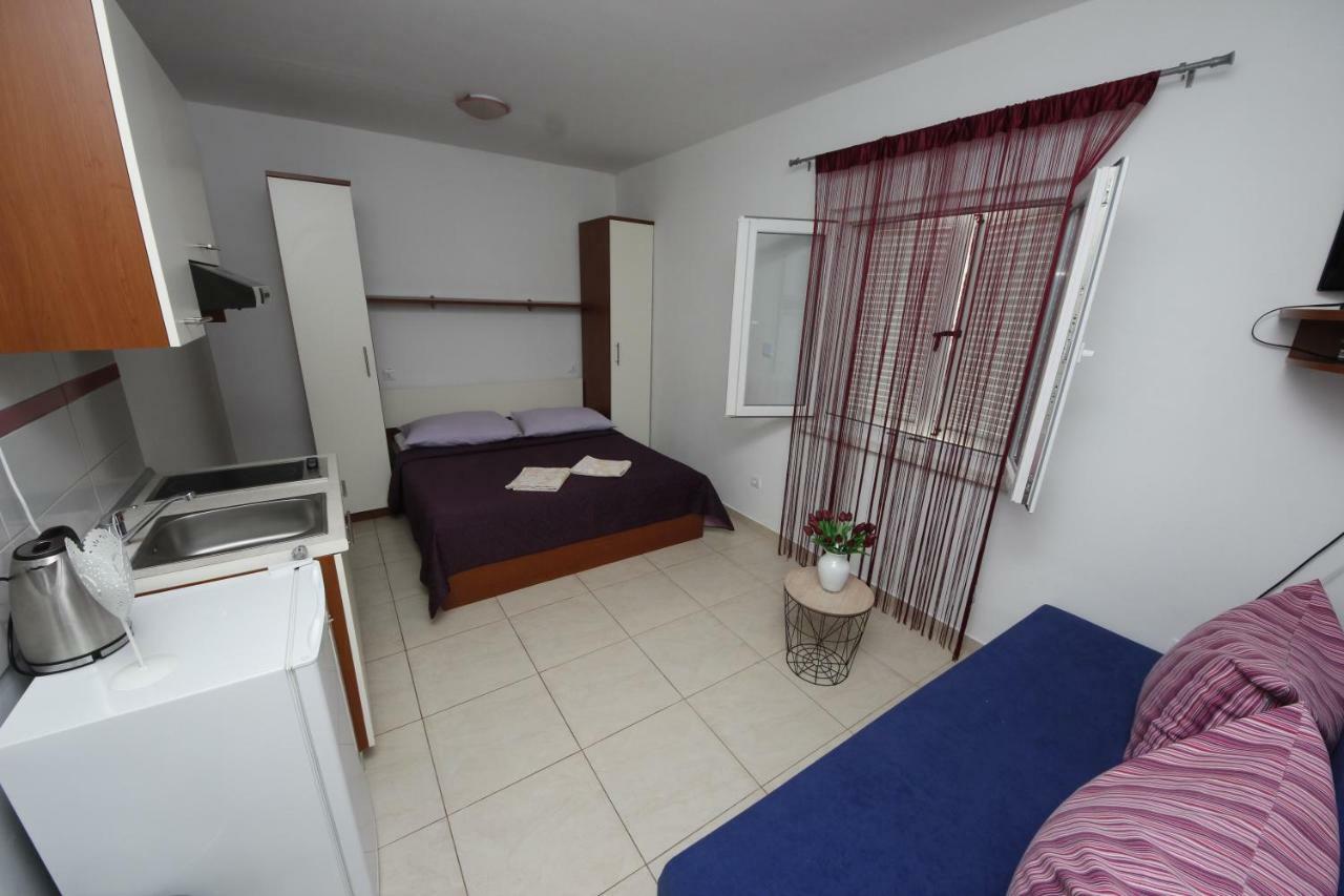 Apartmani Znaor Baska Voda Exterior photo
