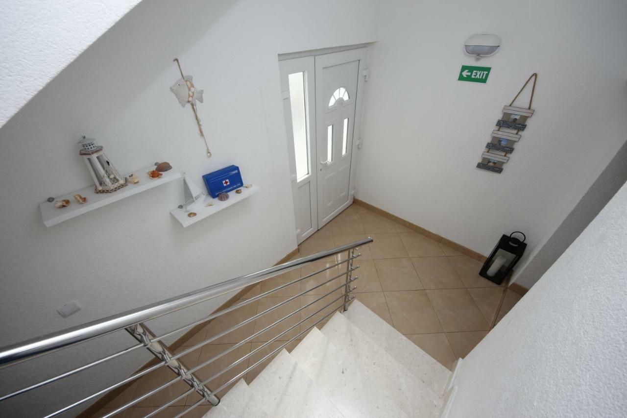 Apartmani Znaor Baska Voda Exterior photo