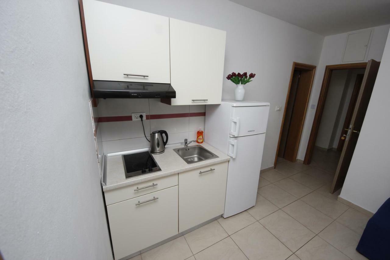 Apartmani Znaor Baska Voda Exterior photo